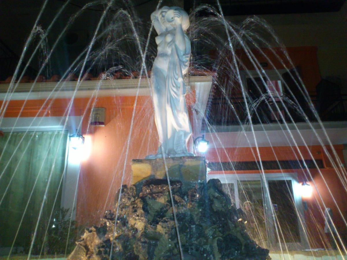 New Pantheon Hotel Kamena Vourla Buitenkant foto