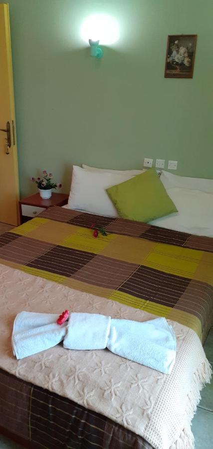 New Pantheon Hotel Kamena Vourla Buitenkant foto