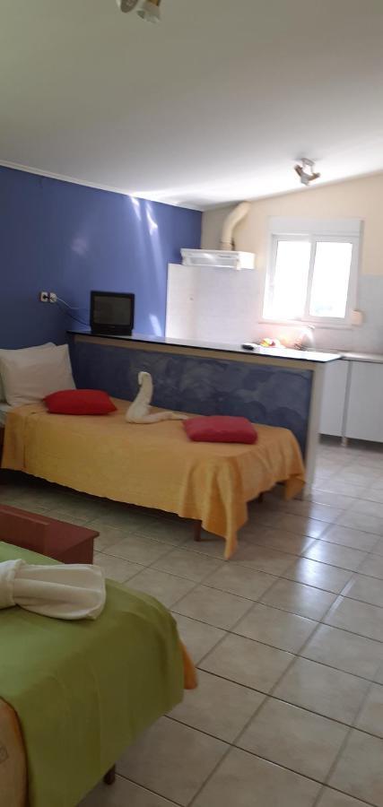 New Pantheon Hotel Kamena Vourla Buitenkant foto