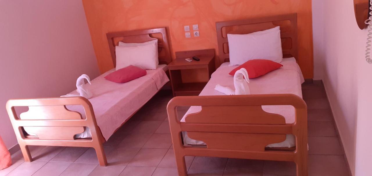 New Pantheon Hotel Kamena Vourla Buitenkant foto