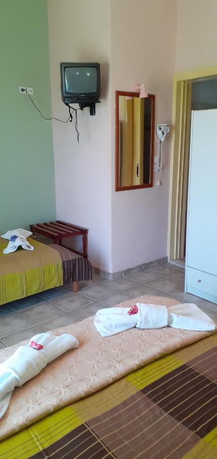 New Pantheon Hotel Kamena Vourla Buitenkant foto