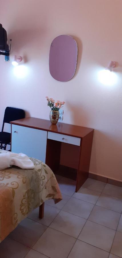New Pantheon Hotel Kamena Vourla Buitenkant foto